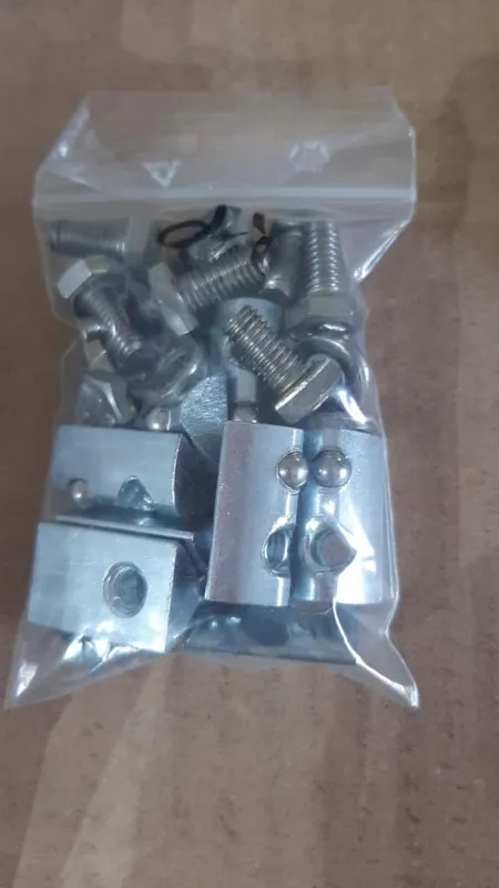 Universalhalter Set für Ford Ranger Mountain Top – mit Nutensteinen